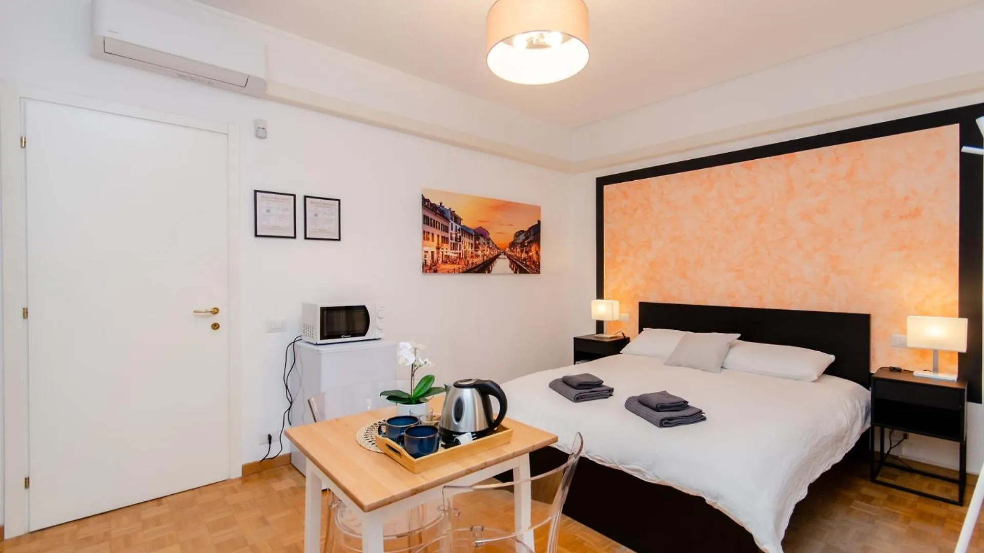 Orange Room Milan Homestay