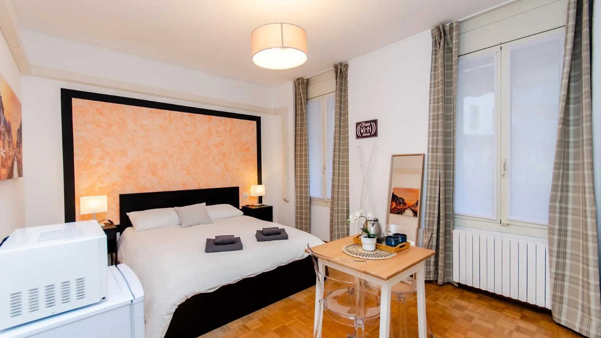 Orange Room Milan Homestay